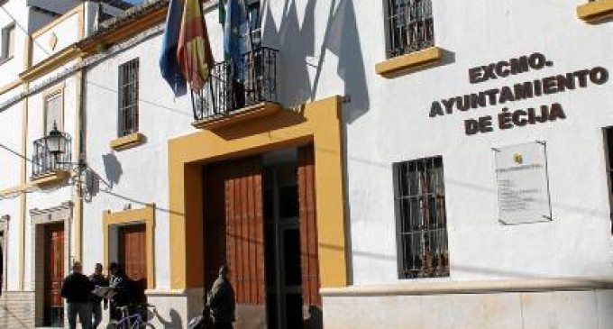 Obras donadas del poeta Écija Agustín Rivero Torres, a la Biblioteca Municipal