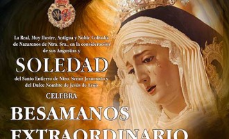 Besamano a la Virgen de la Soledad de Écija, con motivo de su próxima restauración