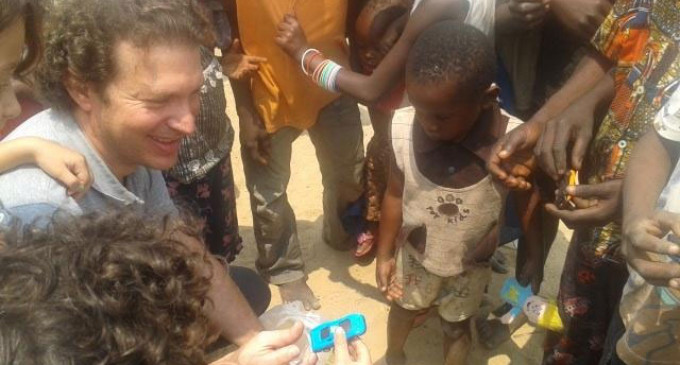Una clínica de Écija colabora con un ingeniero malagueño para sufragar las necesidades del Congo