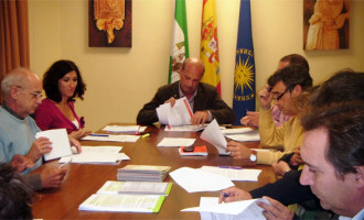 El gobierno municipal de Écija asegura el pago de nóminas a trabajadores municipales hasta diciembre