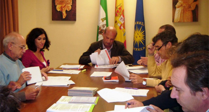 El gobierno municipal de Écija asegura el pago de nóminas a trabajadores municipales hasta diciembre
