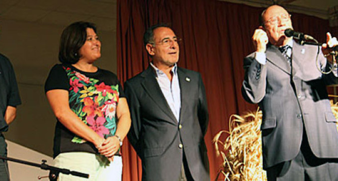 Fostorito y el crítico Manuel Martín Martín de Écija, reciben la “Espiga de oro” en el Festival de la Campiña, en El Rubio