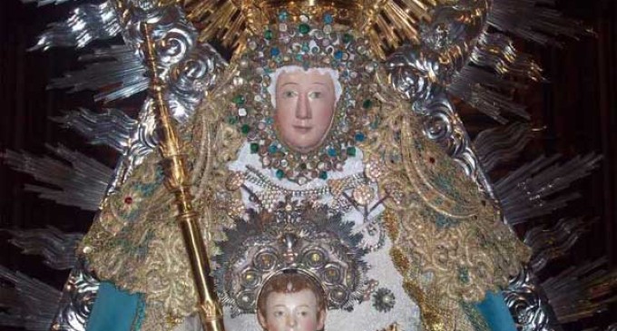 Un año más, Nuestra Patrona la Virgen del Valle paseó por las calles de Écija.