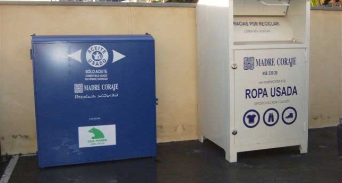 El ayuntamiento de Écija firma un convenio con la asociación Madre Coraje para la instalación de contenedores de ropa usada