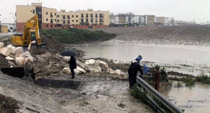 El Pleno de Écija aprueba la contratación de las obras de emergencia de reparación del encauzamiento del Arroyo Argamasilla