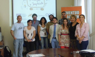 Cuatro jóvenes de Écija participan en una reunión en Sevilla de acercamiento de las instituciones a jóvenes.