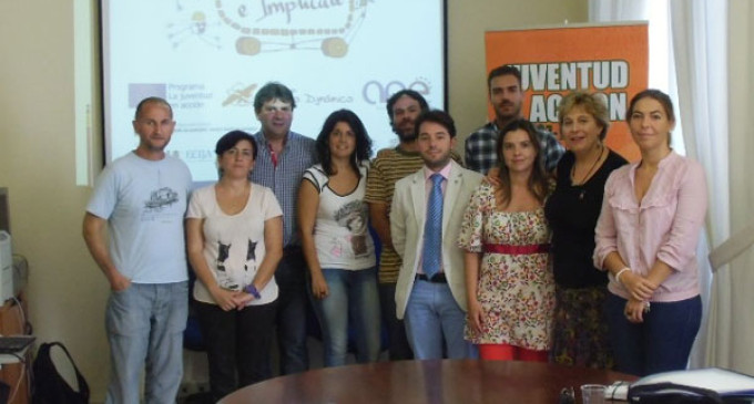 Cuatro jóvenes de Écija participan en una reunión en Sevilla de acercamiento de las instituciones a jóvenes.