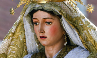 Besamano a María Santísima de la Alegría de Écija