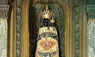 La Asociación Ecijana Virgen de Loreto, festeja su día y homenajea a Francisco Javier Beviá, aviador de Écija