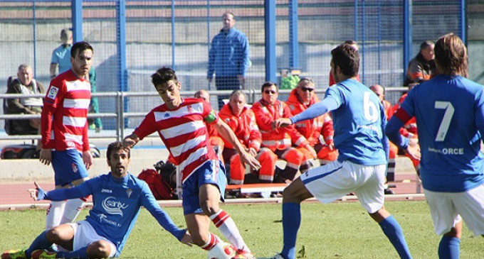 El Écija sigue sin levantar cabeza y pierde por 1-4 en el San Pablo ante el Granada B