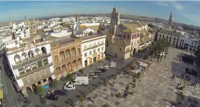 VIDEO Un vuelo aéreo por la plaza del Salón de Écija