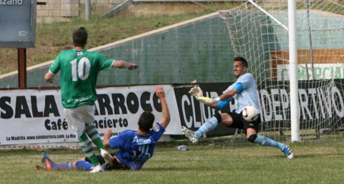 El Écija pierde una oportunidad de salir de la posición de colista al perder por la mínima frente al Cacereño (1-0)