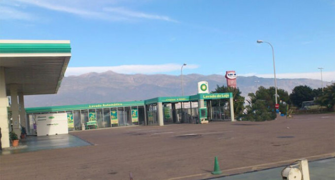 Descubren el cadáver de un hombre de Écija cerca de una gasolinera en El Elejido