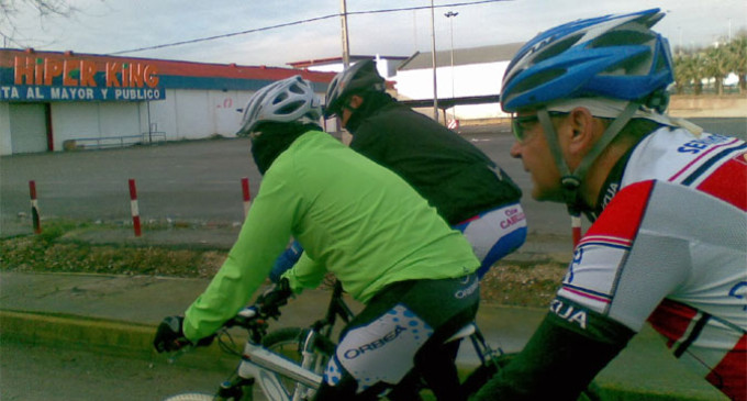 La etapa del domingo 16 de febrero del calendario cicloturista de Écija estuvo marcada por la lluvia
