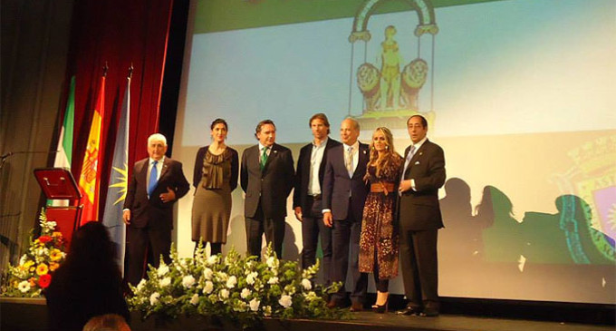 Se ha realizado la entrega de los premios de reconocimiento de Écija a la Entidad, a la Ecijana y al Ecijano del año 2014.