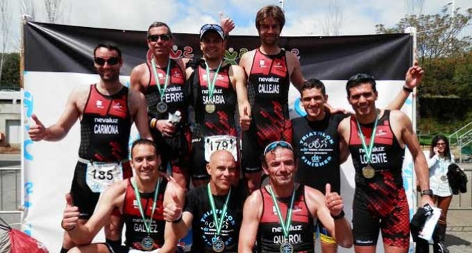 Ocho triatletas de Écija participaron en el III Dx2 Triatlón media distancia de Sevilla