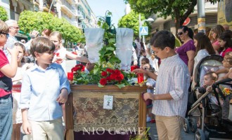 Los Pasos de las Cruces de Mayo a través del objetivo de Nio Gómez