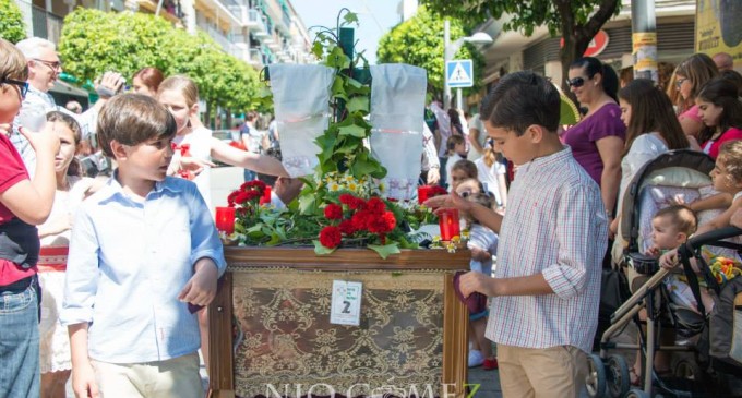 Los Pasos de las Cruces de Mayo a través del objetivo de Nio Gómez