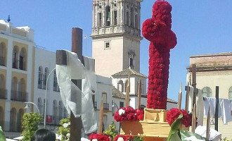 De paseo fotográfico por las Cruces de Mayo de Écija, con Rosario
