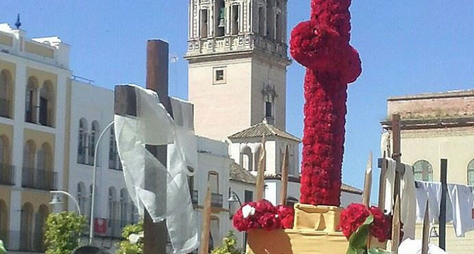 De paseo fotográfico por las Cruces de Mayo de Écija, con Rosario
