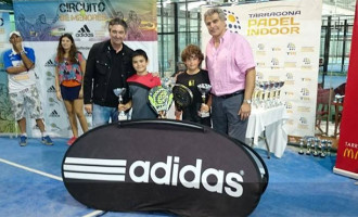 El jugador infantil de pádel de Écija, José María Aliaga Cruz, se alza con otra victoria en Tarragona