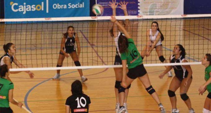 Jornada de clausura de los encuentros provinciales de voleibol en Fuentes de Andalucía