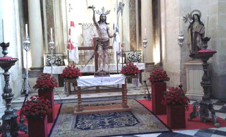 Hoy Domingo, Día de la Ascensión, besapié de Cristo Resucitado en la Parroquia de Santa Cruz de Écija