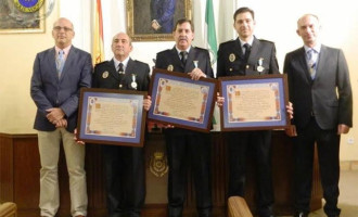 Medalla de Oro de la Ciudad para los policías locales que intervinieron en el incendio de la residencia de mayores “Vitalia”