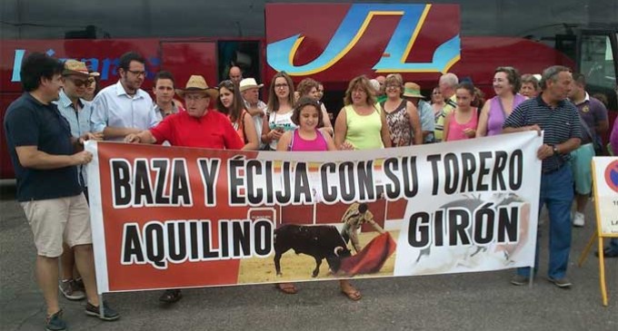 TU NOTICIA: Apoyo incondicional de la afición al novillero de la Escuela de Écija, Aquilino Girón