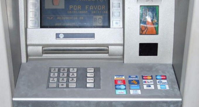 Los Cajeros automáticos que den a las fachadas en Écija, pagarán 600 € al año al Ayuntamiento