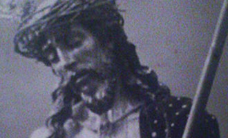 El bordador Jesús Rosado de Écija recupera la clámide del Cristo de la Hermandad del Valle de Sevilla