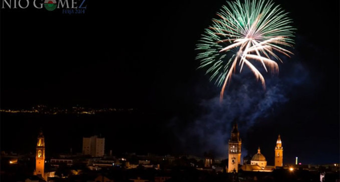 Los fuegos artificiales clausuran la Feria de Écija 2014. Así se vieron a través del objetivo de Nio Gómez