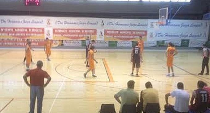 Un inicio dubitativo del Nevaluz Écija Basket y un gran Fernando Cotán dan el partido al Ciudad de Dos Hermanas