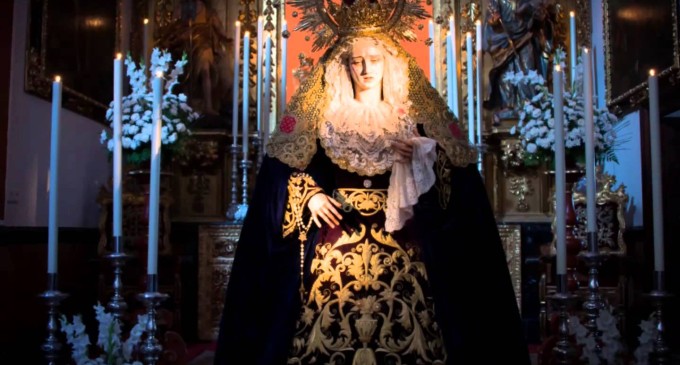 Besamanos a la Virgen de la Misericordia de la Hermandad de San Juan de Écija, por Nío Gómez.