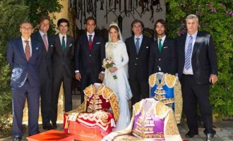 La diseñadora de Écija, Sofía Rivera, contrae matrimonio con el torero Salvador Cortes