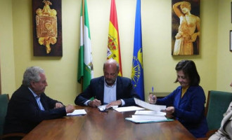 El Alcalde de Écija firma el convenio “Andalucía Compromiso Digital”
