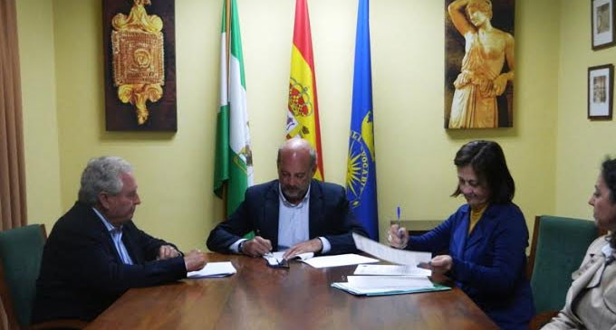 El Alcalde de Écija firma el convenio “Andalucía Compromiso Digital”