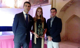 La alumna de la Escuela Taurina de Écija, Rocio Romero, ganadora del “Trofeo Puerta de los Califas 2014, a la progresión de jóvenes valores”