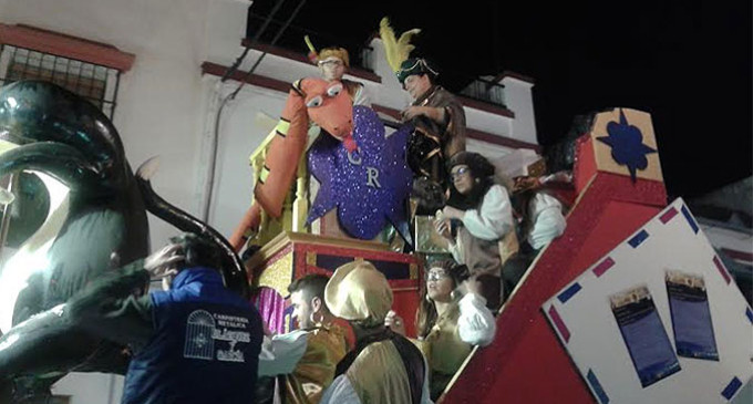 La Cabalgata de Reyes despide las entrañables fiestas navideñas en Écija