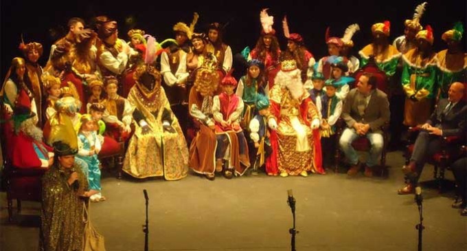 Los Reyes Magos reciben las llaves de la Ciudad de Écija. Recorrido de la Cabalgata.