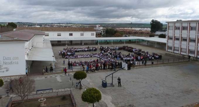 1.400 alumnos y alumnas forman el número 50 del aniversario de la SAFA de Écija