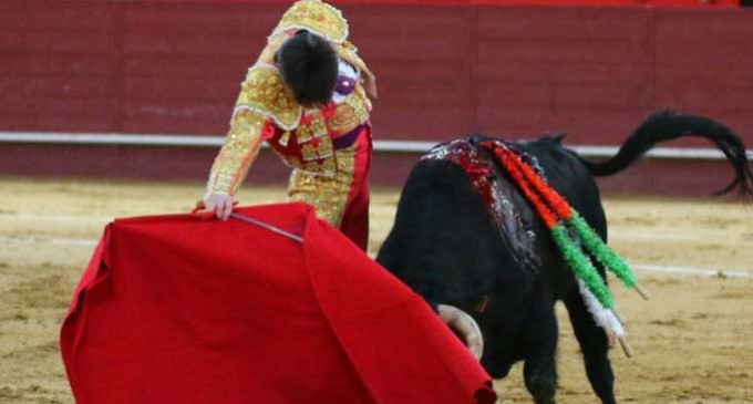 El novillero de Écija, Ángel Jiménez, sin opciones de triunfo en Valdemorillo