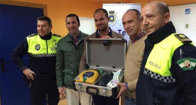 La Policía Local de Écija adquiere un desfibrilador para poder intervenir ante las urgencias cardiacas