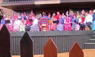 El Coro Amistad de Écija participa en el VIII Encuentro de Coros Rocieros en Tivoli World