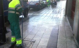 Desde medioambiente se realizó el operativo de limpieza de las calles de Écija tras la Semana Santa