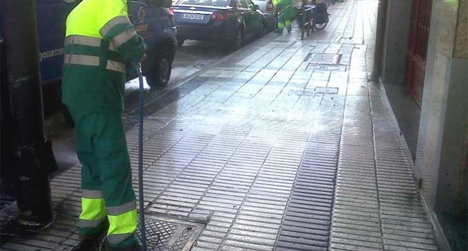 Desde medioambiente se realizó el operativo de limpieza de las calles de Écija tras la Semana Santa