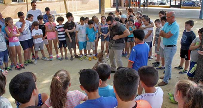 Colegios de Écija participan en la actividad, “El perro, un amigo muy especial”