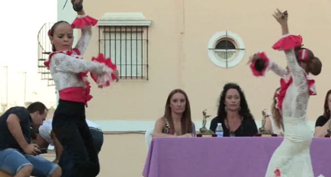 Primer y segundo premios de sevillanas de dos parejas de Écija en un concurso en Utrera (video)