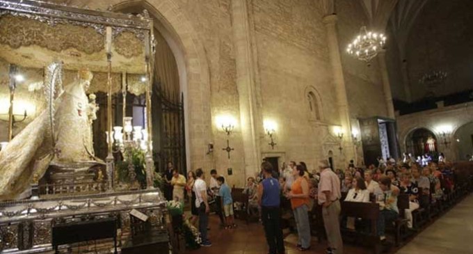 Un manto confeccionado en Écija para la patrona de Ciudad Real