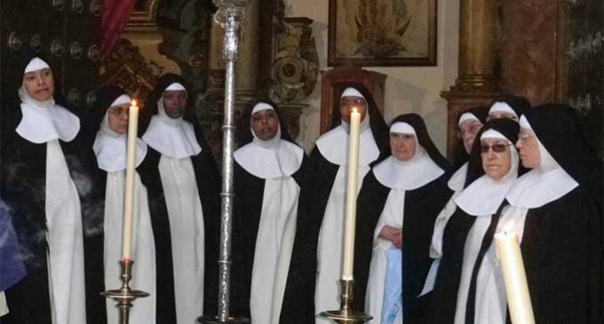 Las mojas del Monasterio de Santa  Florentina de Écija, insertas en las redes sociales